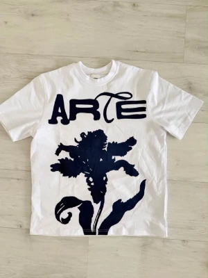 Arte white and blue t shirt - Never used, in amazing condition. Ask DM for more questions and follow insta to join our giveaways!