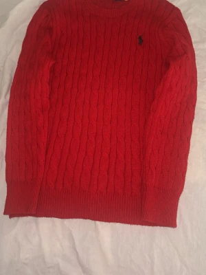 Polo Ralph lauren tröja - En Röd helt ny polo tröja size S passar väldigt fint med en piké tröja 