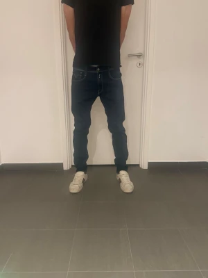 Replay Anbass jeans  - Säljer nu dessa feta Replay Anbass jeans, skriv för fler bilder/frågor😊