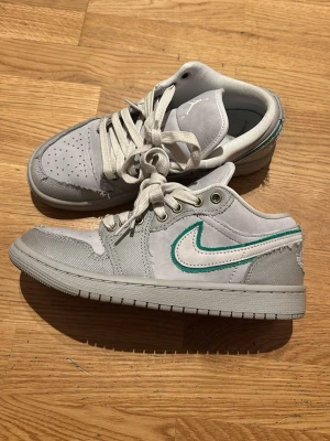 Nike Jordan Nyskick strl 37.5  - Knappt använda Nike Jordan                            Ordinariepris 1599kr 