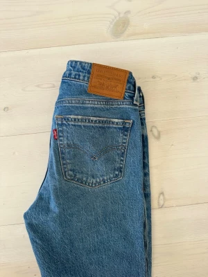 Levi's blå raka jeans - Low straight jeans i storlek 24🥰