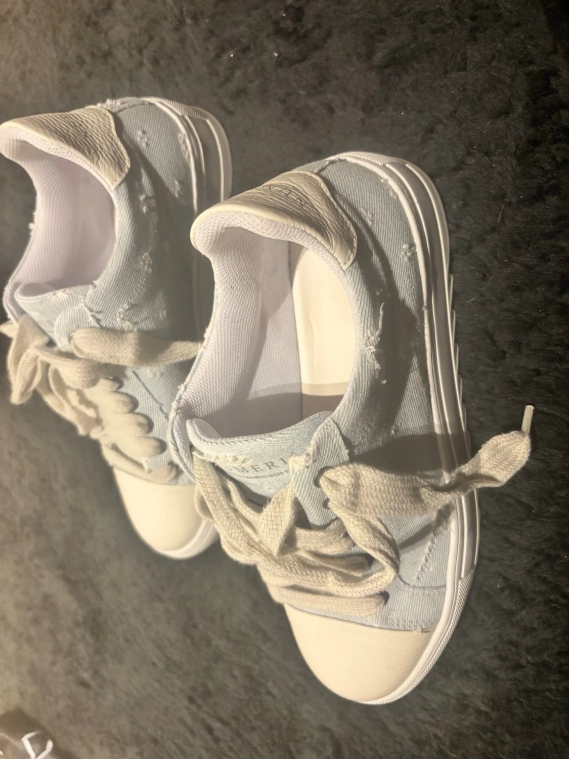 Ljusblå sneakers med distressed look - 2