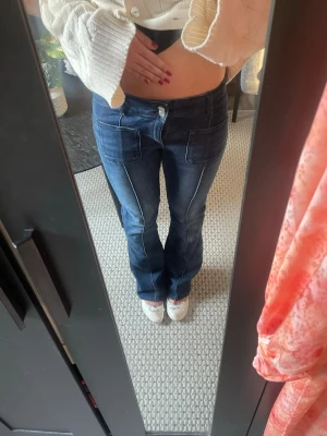  lowwaist jeans  - Jätte snygga jeans som är bootcut med låg midja💙strlk 170 men passar mig som vanligtvis har 36