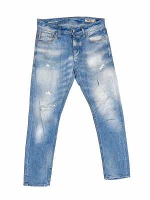 Jack and Jones jeans  - Säljer ett par snygga Jack & Jones-jeans i storlek W29 L30 i modellen Tim slimfit . Priset är inte hugget i sten