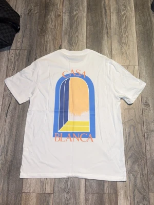 Casablanca - Säljer denna t shirten i storlek m/ är 184 väger 72 och den sitter perfekt/ vid funderingar är det bara att skriva! Först till kvarn!