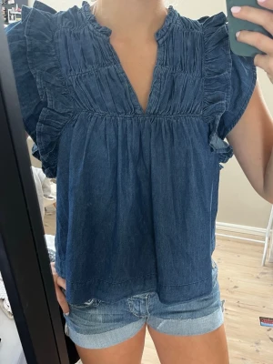 Neo Noir Jeans Topp - Nästan oanvänd jeans topp från Neo Noir!