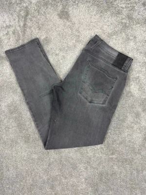 Replay jeans  - Ett par riktigt snygga jeans från Replay i storlek W34 L32 i modellen anbbas 