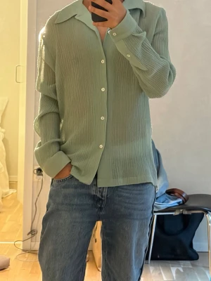 Séfr skjorta i ull - Använd 1 gång på konsert. 100% merino ull