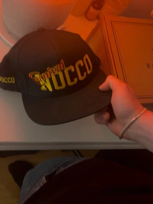  Limiterad grön NOCCO Carnival keps - Säljer en unik nocco keps som inte används o ligger bara! Den är i bra skick och fräsch. Skriv ifall du har några frågor eller funderingar!