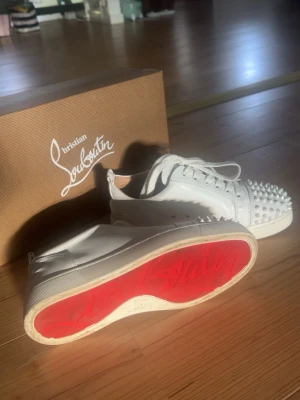 Christian Louboutin skor vit - Storlek 37 men är mer som en 38 eller 39