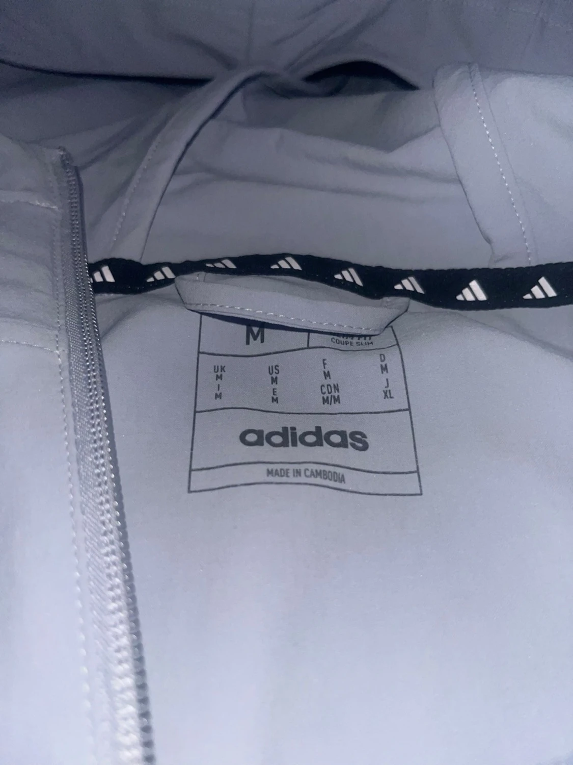 Ljusgrå vindjacka från Adidas - 2