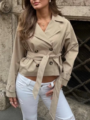 trenchcoat - Beige trenchcoat med bälte fråga Gina, bara testad. Prislapp kvar. Helt ny därav priset 