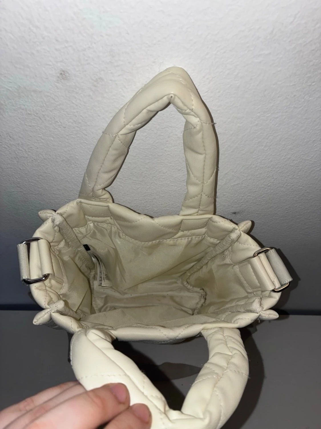 Vit quiltad handväska med axelrem H&M - 2