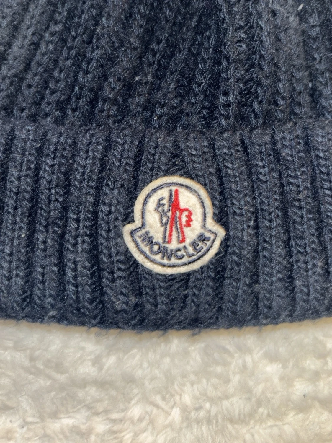 Svart ribbstickad mössa från Moncler - 1