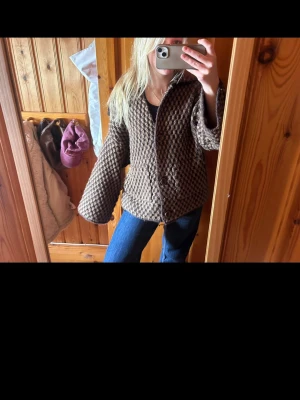 Brunmönstrad stickad kofta - Super fin trendig kofta/jacka från Zara