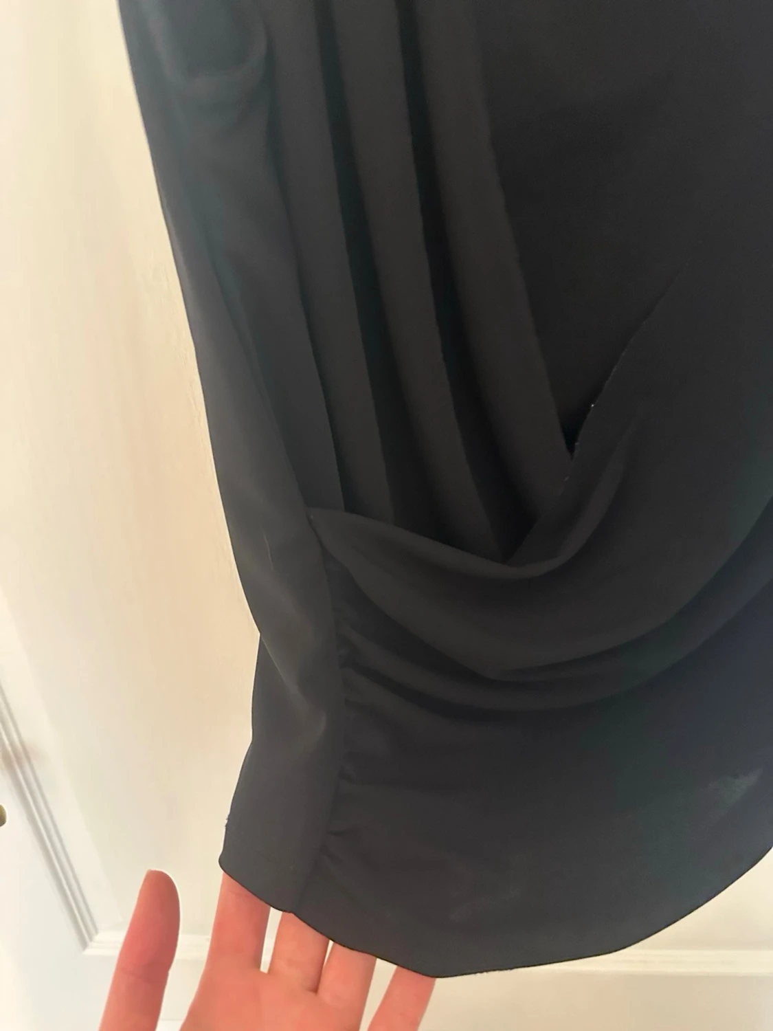Svart draperad ärmlös topp/blus  - 1