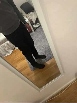 Gant Jensen jeans slim fit mörkblå W31 L32 - Säljer ett par Gant Jensen jeans i slim fit. Klassisk modell som sitter snyggt och passar till det mesta. Köpta för en månad sen och änvanda en gång. 