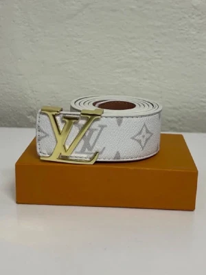 Lv bälte  - Helt ny, skickas inom lång tid!