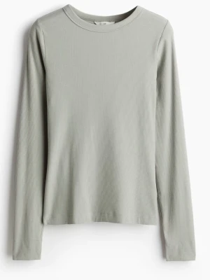 Bas tröja - En vanlig bas tröja som är ljus grön. Använd och inga täcken på defekter eller så💕