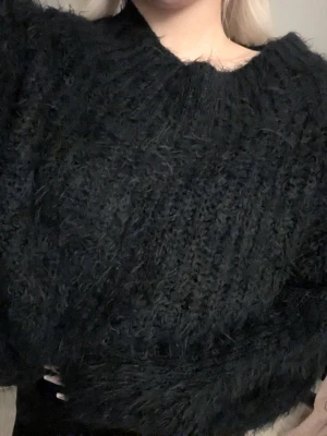 Stickad tröja - Storlek XS men passar även S, väldigt skön och lite fluffigt typ.😊