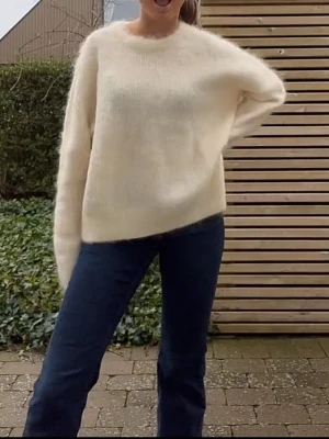 Beige mohair tröja  - Beige/vit mohair tröja. Passar S och M 💕💕💕💕💕