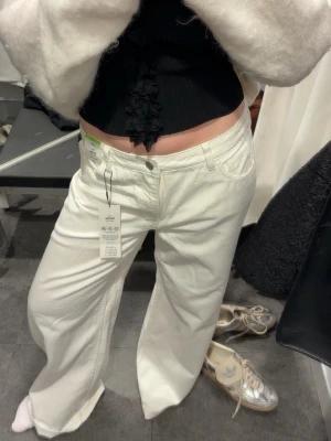 Vita vida jeans - Vita vida jeans från primark💗 de är knappt använda och är i nyskick!