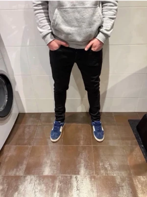 Dondup george - Dondup jeans | Riktigt feta och populära jeans | Skick= 9,5/10 | nypris= 4000 kr | vårt pris= 499 kr | Hör av dig vid minsta fundering!