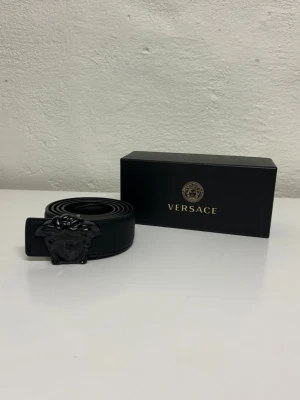 Versace Bälte - Helt ny aldrig använd. Storlek 110cm. Snabb frakt. Endast bälte