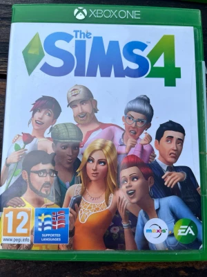 The Sims 4 till Xbox One - The Sims 4 till Xbox One är ett livssimuleringsspel där du kan skapa och styra egna karaktärer och bygga deras värld. Omslaget är grönt och vitt med färgglada figurer på framsidan. Spelet kommer i ett plastfodral med skiva och manual. Sparsamt använd