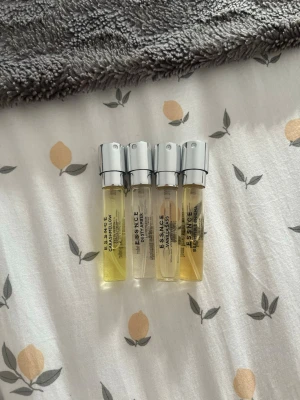 Essnce 8 ml parfymer  - 4 st 8 ml parfymer från essnce.                                     Perfekt för testa nya dofter <3.                                     