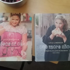 Leila Lindholm bakböcker 2-pack / Båda 2 för 30 kr - Två inspirerande bakböcker av Leila Lindholm: 'A piece of cake' och 'One more slice'. Fyllda med färgstarka bilder och recept på bröd, pizza, pasta och söta bakverk. Perfekta för dig som älskar att baka och vill testa nya godsaker hemma.