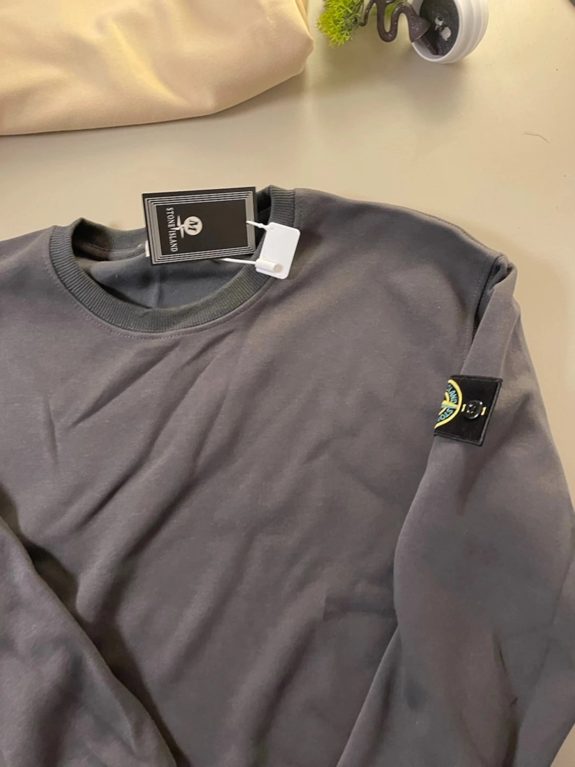 Mörkgrå sweatshirt från Stone Island