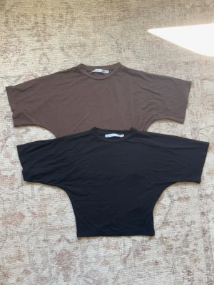 2st figursydd tröja  - Två stycken superfina figursydda T-shirts från lager157. De är i mycket gott skick! 