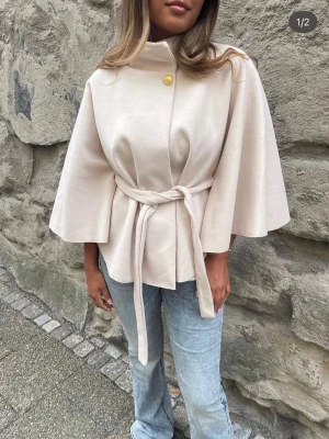 Missäy poncho  - Superfin poncho från Missäy💞