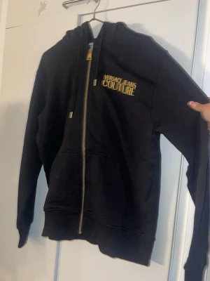 Svart hoodie - Knappt använt! Som helt ny!