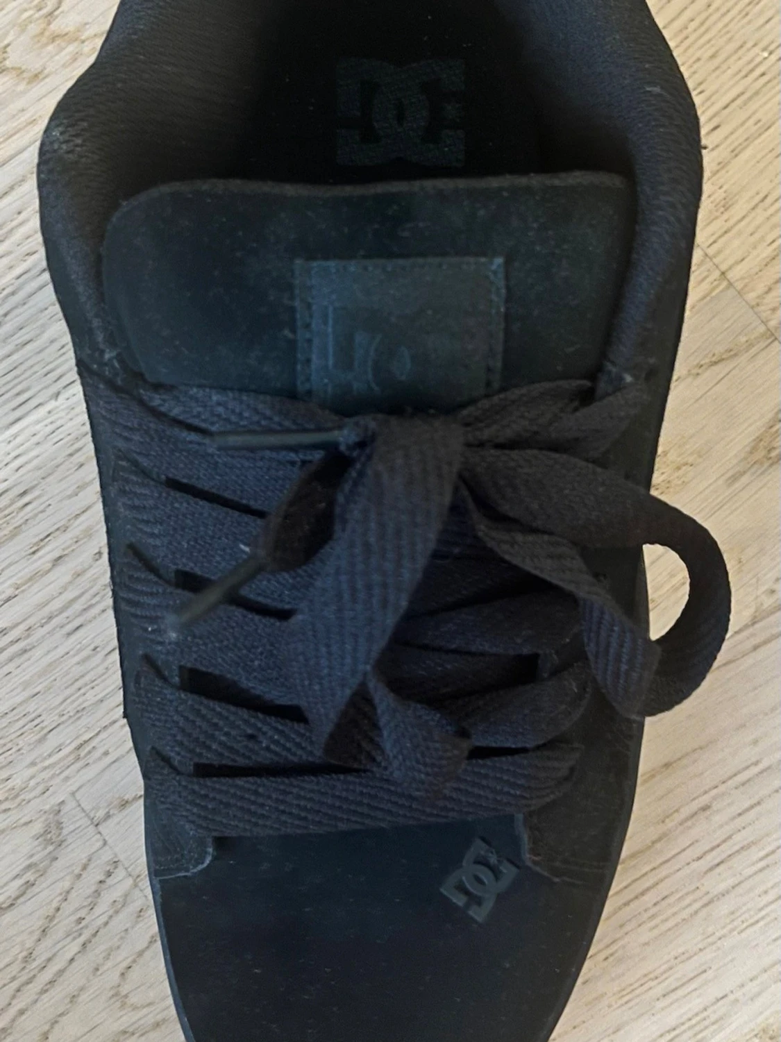 Svarta DC sneakers i mocka - 2