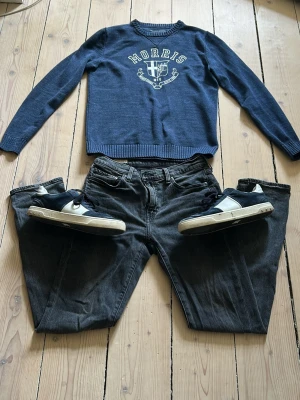 Morris tröja  - Blå tröja från Morris säljes! Skick: Mycket bra | Färg: Mörk blå och vit | Storlek: S | Pris: 290 kr | Bara att höra av sig vid frågor eller om fler bilder önskas! Allt gott // Viktor