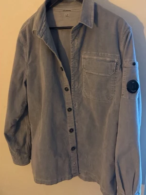 CP comapny overshirt - CP comapny overshirt i manchester material (blå/grå) storlek L