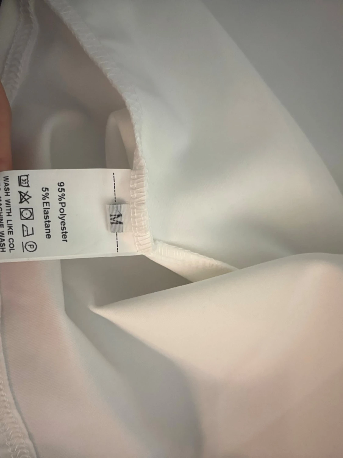 Vit kortklänning med knyt och v-ringning - 3