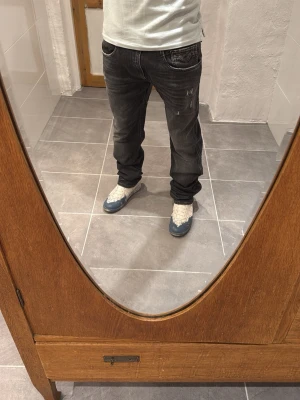 Replay jeans  - Ett par snygga byxor från Replay i storlek W36 L32 i modellen Anbbas 