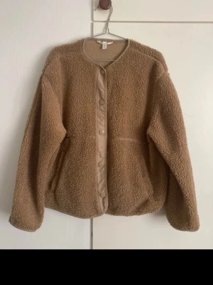 H&M tunn teddyjacka - Fin h&m jacka från h&m, storlek S🤩