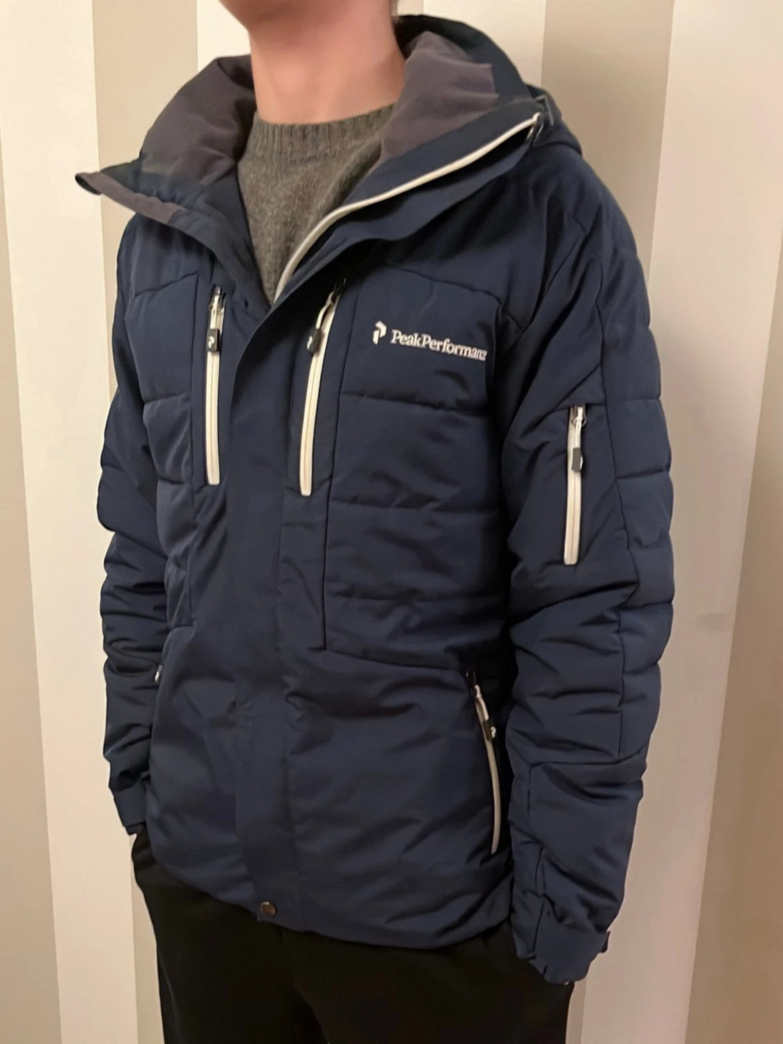 Mörkblå Peak Performance skidjacka 