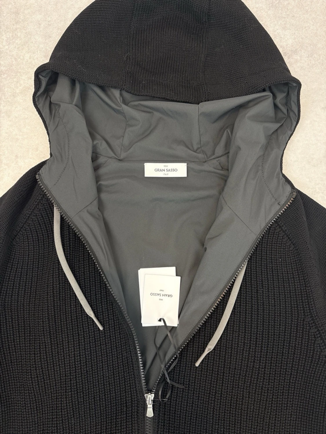 Svart hoodie från Gran Sasso - 1