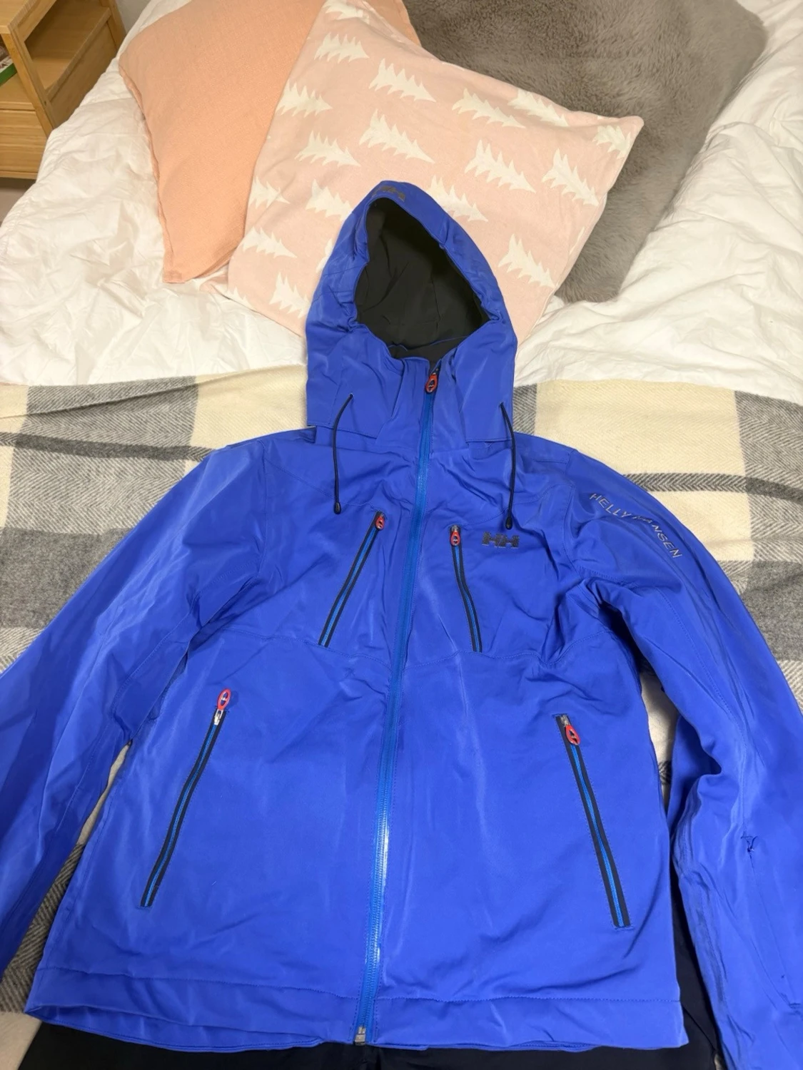 Blå vindjacka från Helly Hansen