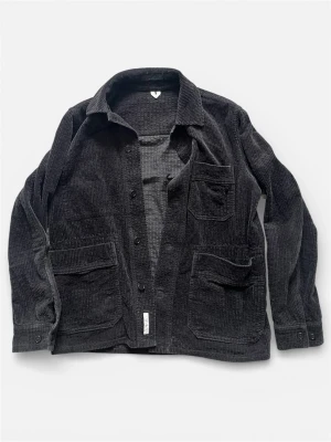 Arket overshirt (strl 48/S,M) - Säljer en Arket overshirt i Manchester tyg, modellen på bilden är 182cm/70kg! Kom gärna med bud eller funderingar 🤗