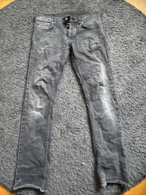 Nudie Jeans - Nudie Jeans i väldigt bra skick i storlek 30/32! Modellen är Grim Tim. Skriv ett pm om du undrar något😊