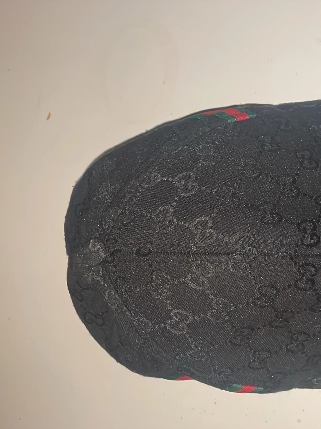 Svart Gucci keps med GG-mönster