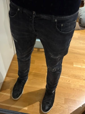 Dondup jeans - Säljer dessa galet feta dondup jeansen | Modell: Mius | Storlek 33 | Bra skick | Nypris: ca 4k Mitt pris: 1199 | Skriv vid minsta fråga eller fundering 🤝