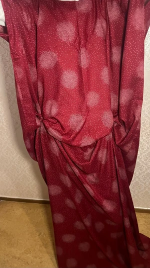Baati, dirac  - Baati, somalisk bomullsklänning med lös passform och korta ärmar. Jätteskönt att ha på sig detta hemma, passar till alla.