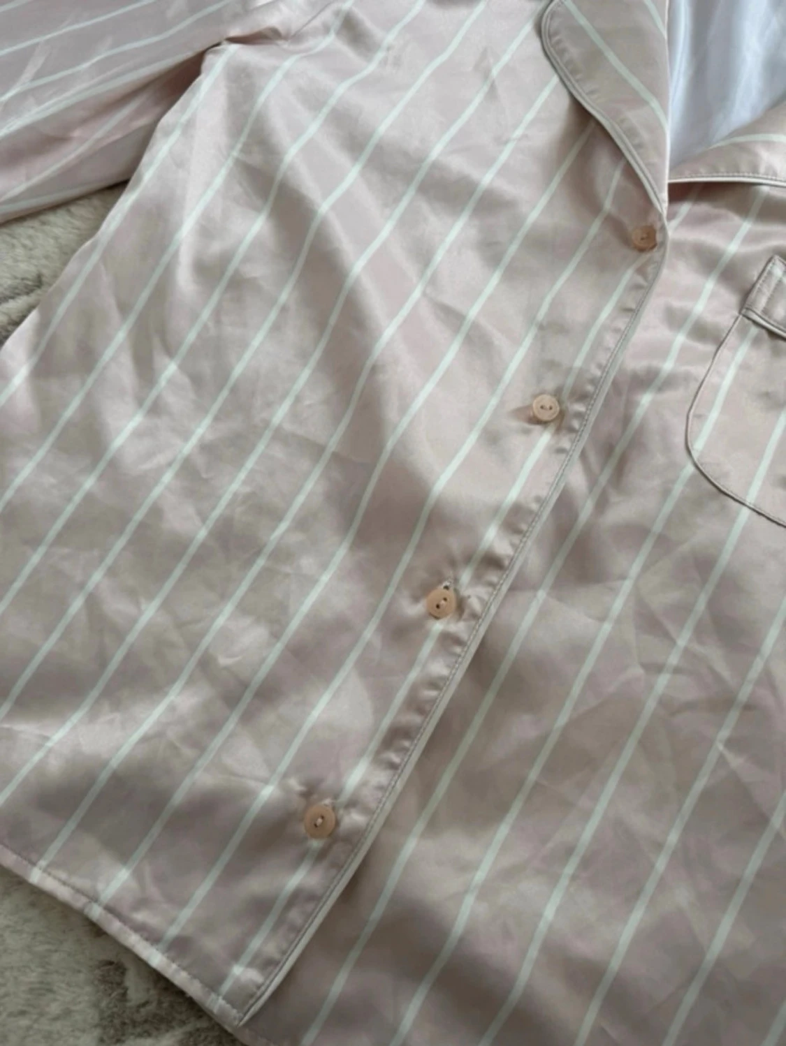 Randig pyjamasskjorta i ljusrosa - 1